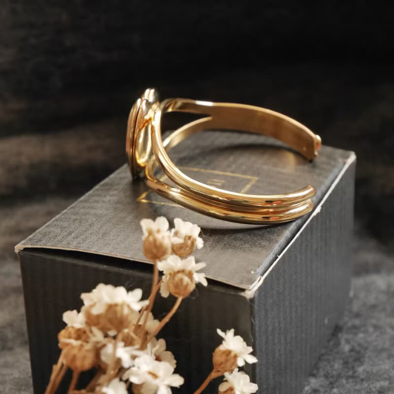 古董Avon 1993年金色雕花愛心Locket照片手環手鐲 原裝盒 BR297