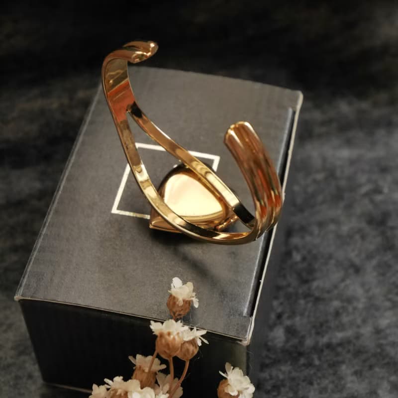 古董Avon 1993年金色雕花愛心Locket照片手環手鐲 原裝盒 BR297