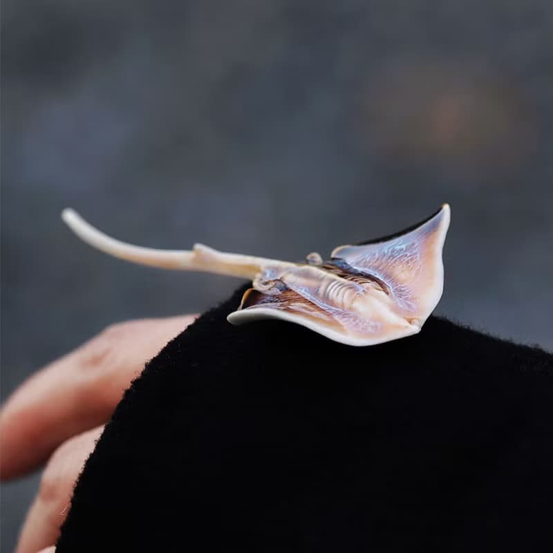 【鰩魚】新品有腔調小眾海洋生物情侶陶瓷大衣胸針
