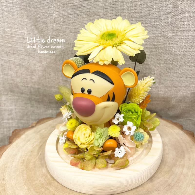 | 小夢境花藝 | 小熊維尼 永生花玻璃鐘罩 維尼的可愛花園