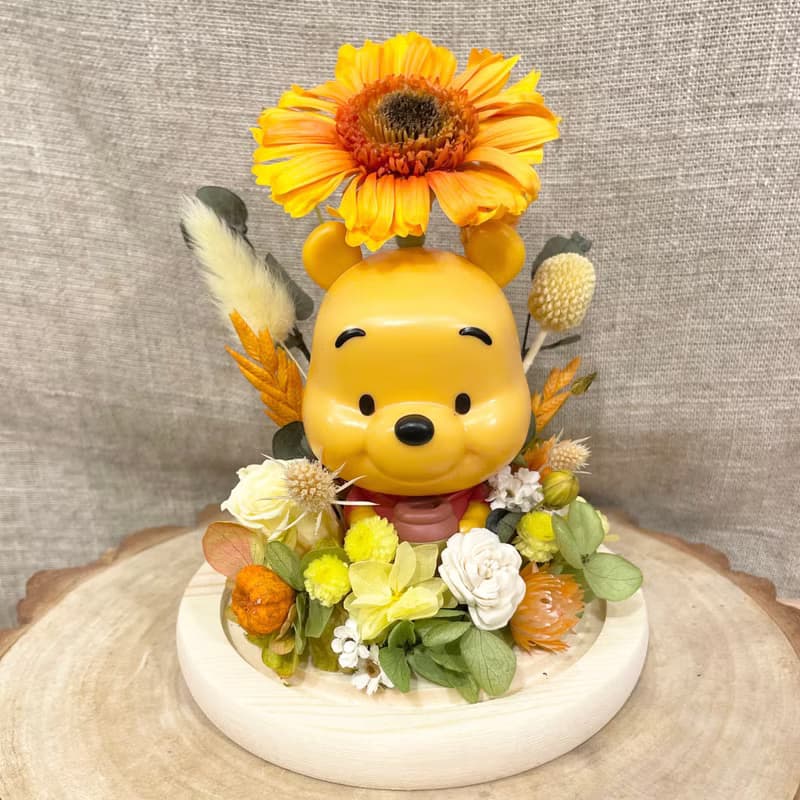 | 小夢境花藝 | 小熊維尼 永生花玻璃鐘罩 維尼的可愛花園