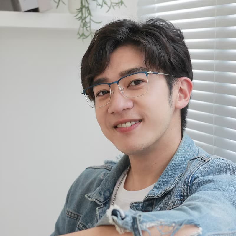 FROMEYES 高折射率濾藍光×知性金屬眉型框眼鏡