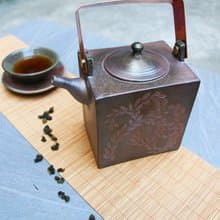 漢綠銅把提樑刻花方壺 新彩燒 柴燒 手作作品 茶壺 |  圭窯