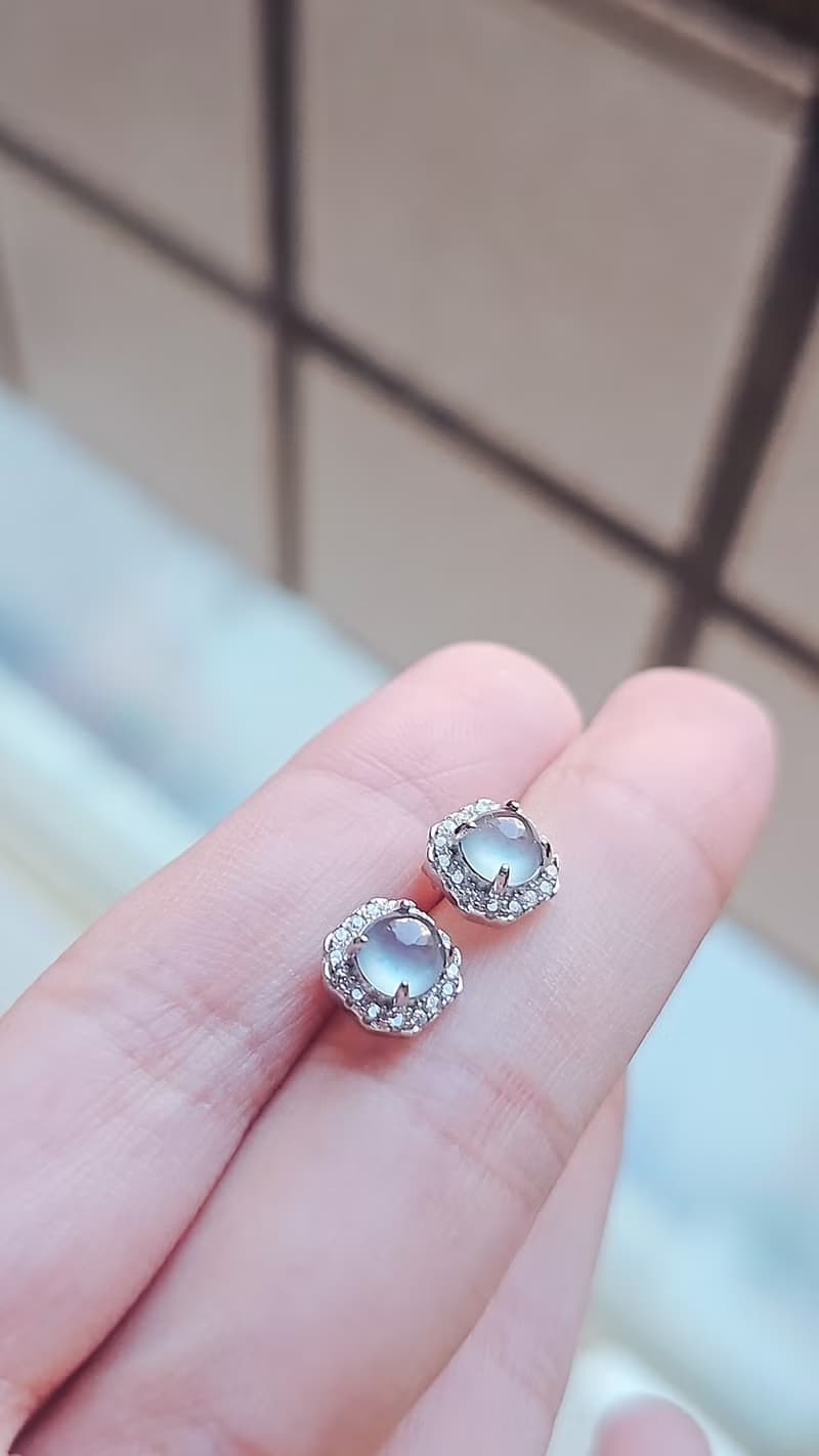 |方糖藍剛|A貨翡翠冰玻淡藍剛蛋面5.5mm純銀鍍18k經典耳環耳扣