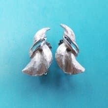 Vintage Jewelry 西洋古董飾品 銀色調 對稱 裙擺 夾式耳環