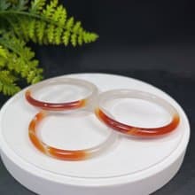 紅白瑪瑙手鐲53MM 冰潤起瑩光仙女條玉髓手環 半山半水 單支起售