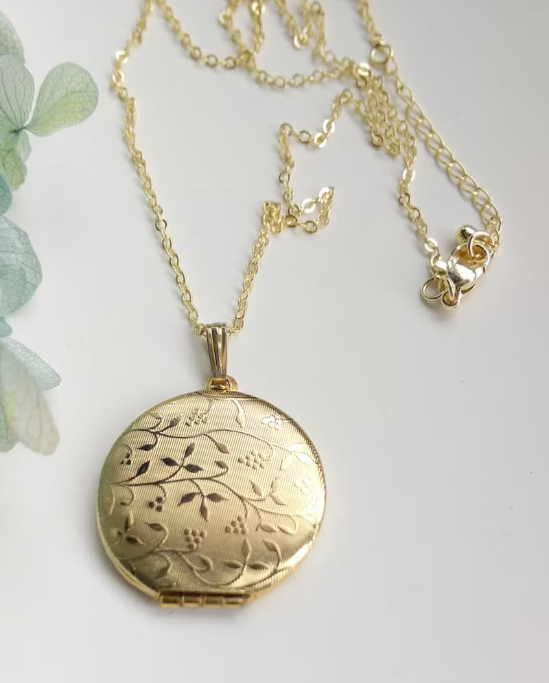 【西洋古董飾品 】 Locket  金屬鍍金  精緻雕紋 藤枝 項鍊