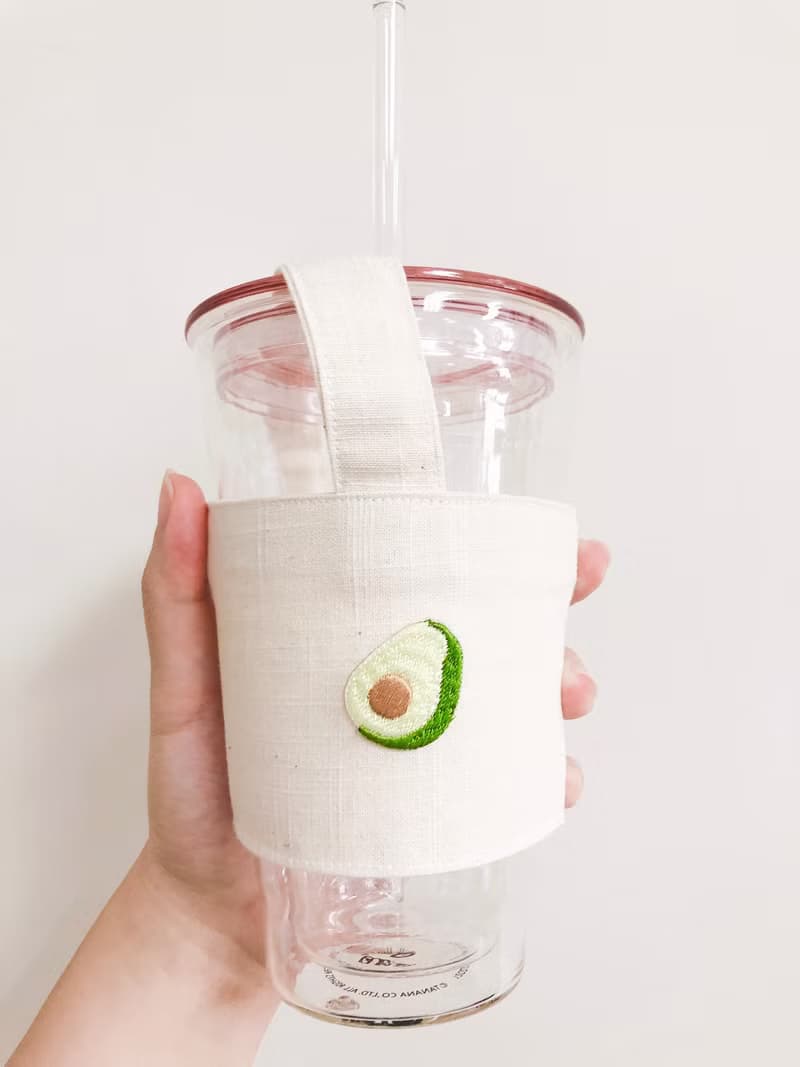 【小熊比比】酪梨刺繡米白飲料提袋