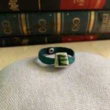 戒指 日本白瓷 自然釉色 無限看不膩色調 真皮革 字母系列