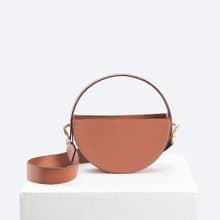 The ONE Bag 素皮革圓包 手拿包 斜背包 側背包 淺棕色 x 棕色