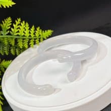 冰潤白瑪瑙貓爪手鐲58+MM 開口鐲起光玉髓手環 清新細膩 皓白如凡