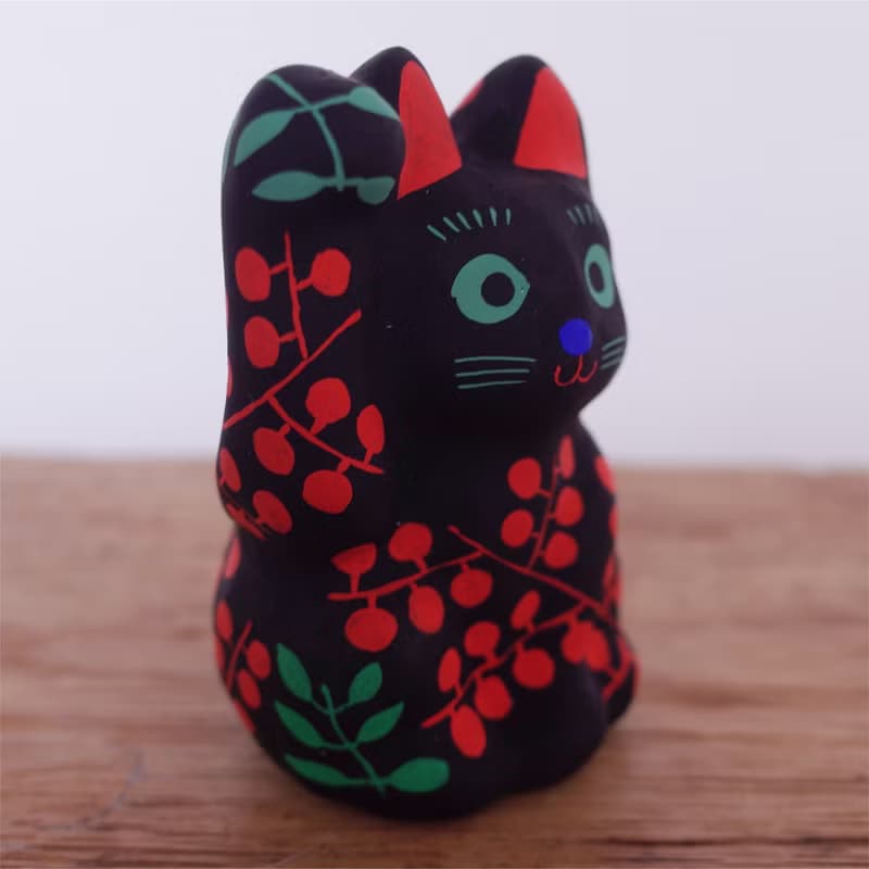 招き猫　南天柄黒　右手招き