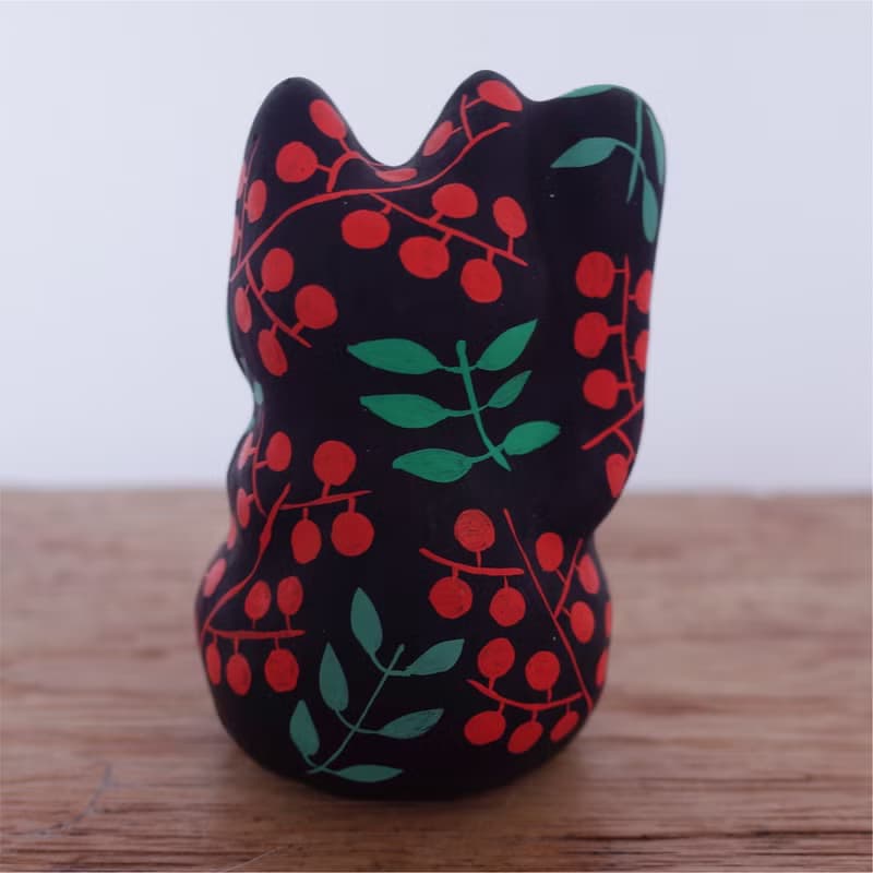 招き猫　南天柄黒　右手招き