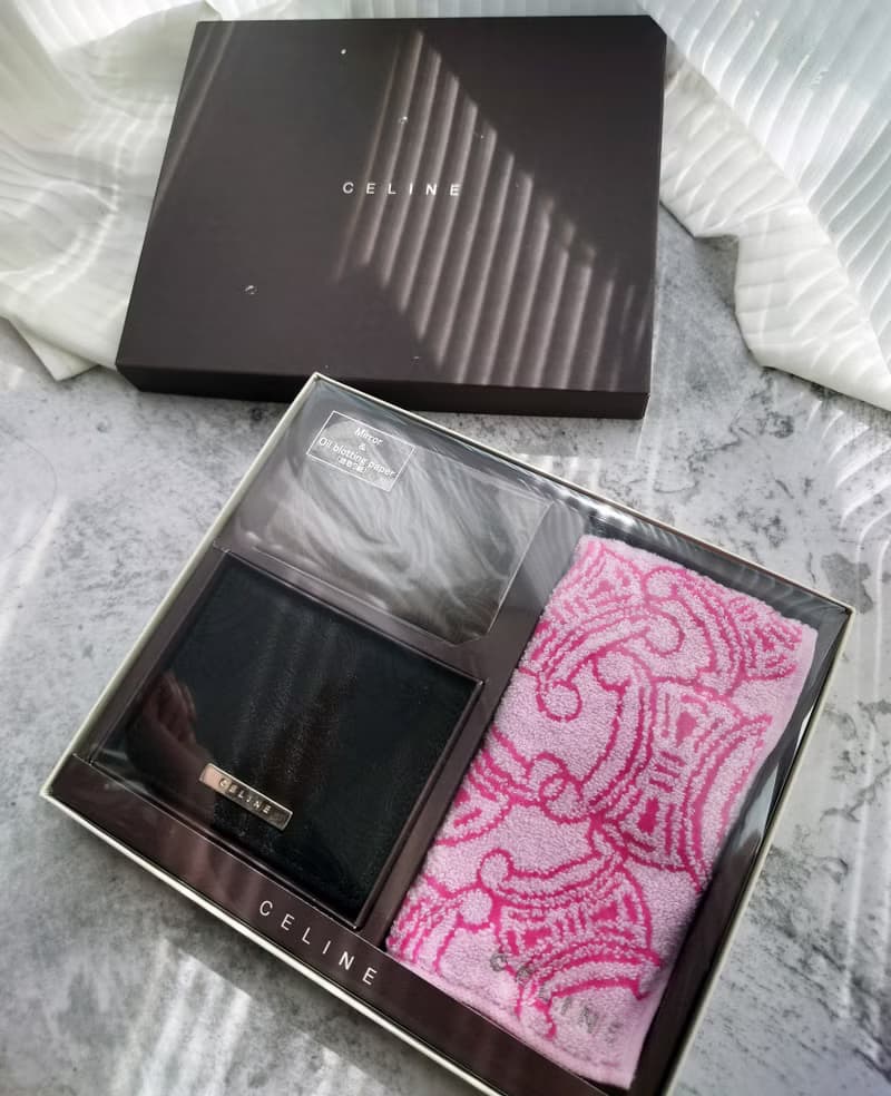 全新連盒 CELINE 凱旋門浮雕卡片包卡片套禮物毛巾面油紙化妝禮盒