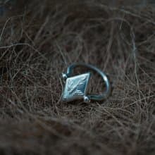 KUÂN KUÂN 烏鶖 逐星翻轉戒 純銀