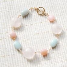 春色カラーストーンのブレスレット　ローズクォーツ１４kgf