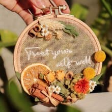 | 夏日限定 | - 橙意 (小) - 乾燥花 立體刺繡框 掛飾 花圈