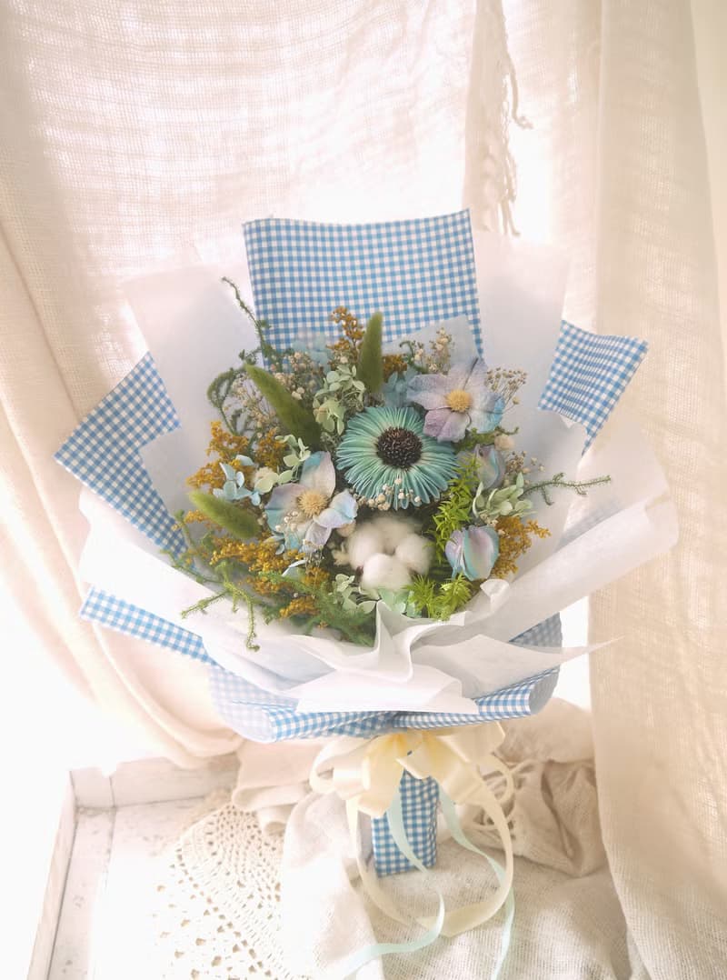 蔚藍海洋 .藍色系.乾燥花.索拉花.永生花.情人節.畢業花束