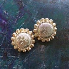 Vintage Jewelry 西洋古董飾品 刷紋金屬 圓型花 夾式耳環