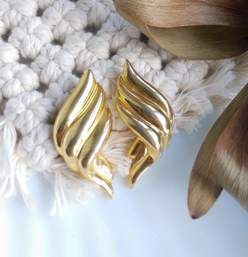 Vintage Jewelry 西洋古董飾品 金色調 摩登 扭旋 針式耳環