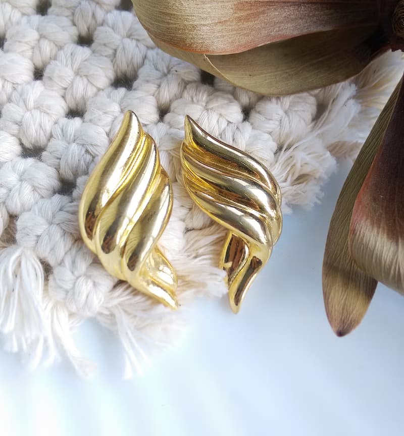 Vintage Jewelry 西洋古董飾品 金色調 摩登 扭旋 針式耳環