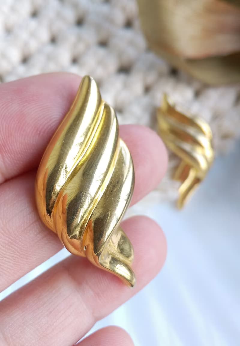Vintage Jewelry 西洋古董飾品 金色調 摩登 扭旋 針式耳環