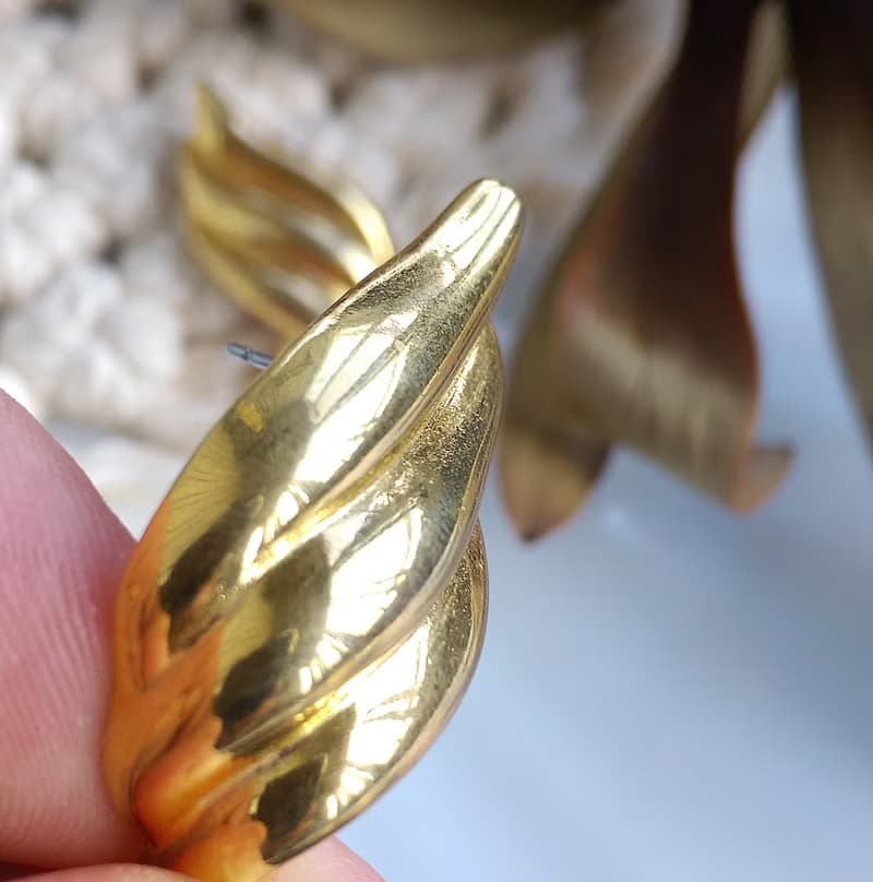 Vintage Jewelry 西洋古董飾品 金色調 摩登 扭旋 針式耳環