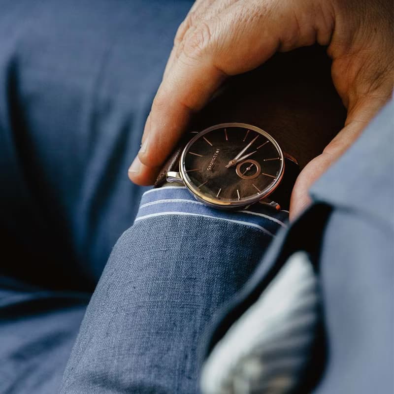 GRUNDSTOF 沉穩經典原木手錶 - 核桃木節 40mm 黃銅金 咖啡皮帶