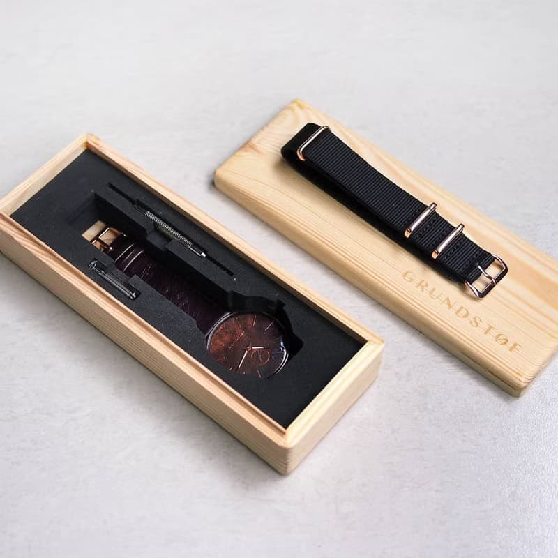 GRUNDSTOF 沉穩經典原木手錶 - 核桃木節 40mm 黃銅金 咖啡皮帶