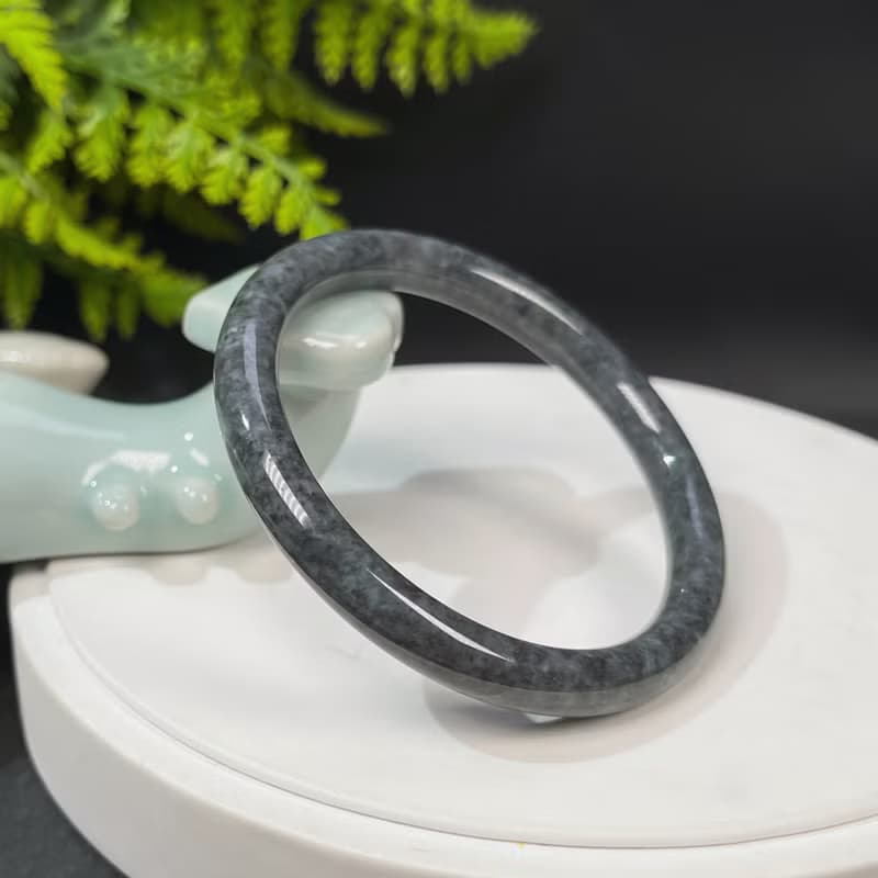 福利款 烏雞翡翠手鐲 58MM 黑白相融飄花 緬甸A貨 玉手環 附證書