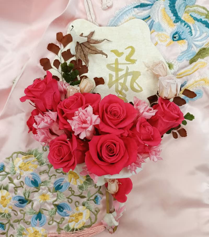 情人節禮物花束中式團扇捧花 旗袍秀禾結婚捧花求婚告白情人節生