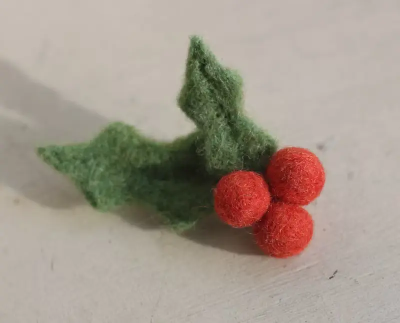 羊毛氈冬青別針 復古紅 聖誕禮物 交換禮物 現貨款 可直接下標