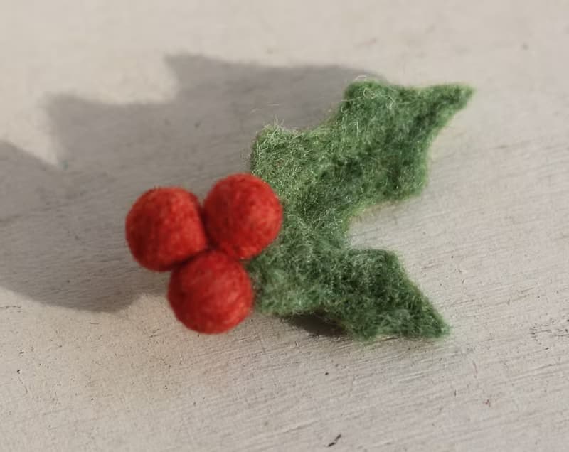 羊毛氈冬青別針 復古紅 聖誕禮物 交換禮物 現貨款 可直接下標