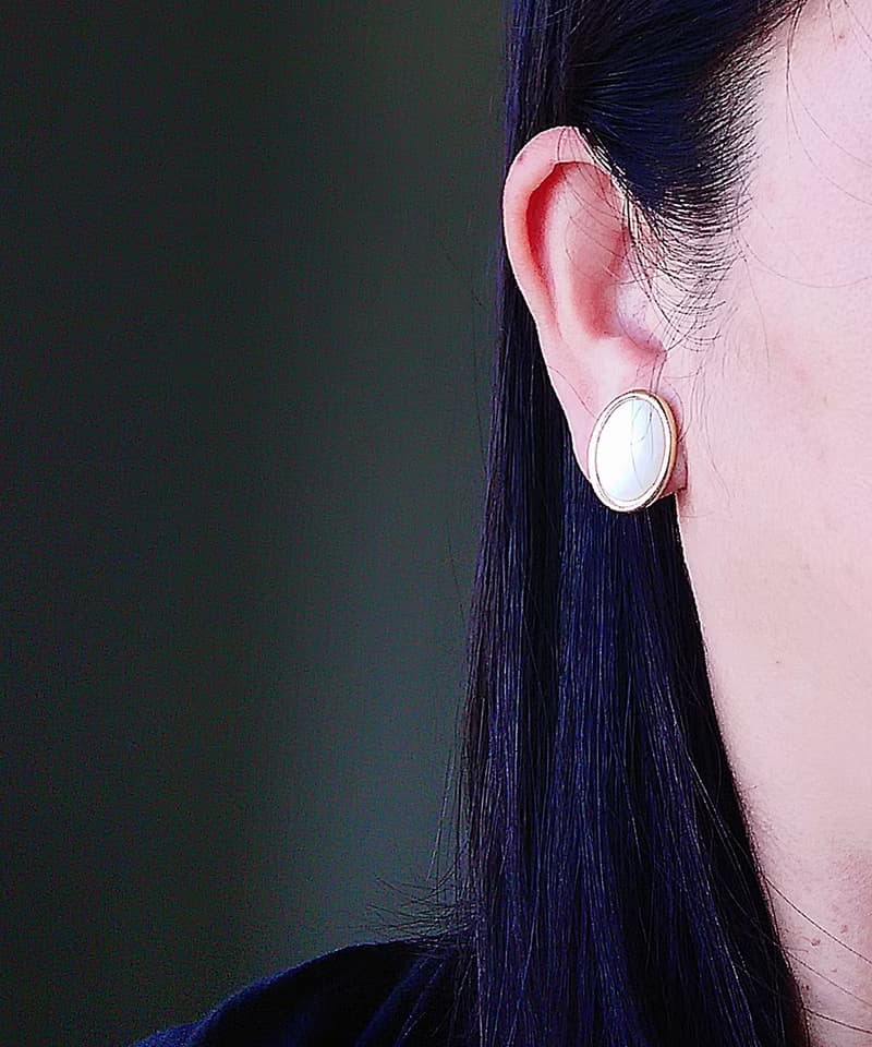 vintage jewelry SARAH COV 氣質橢圓白色賽珞珞 夾式耳環
