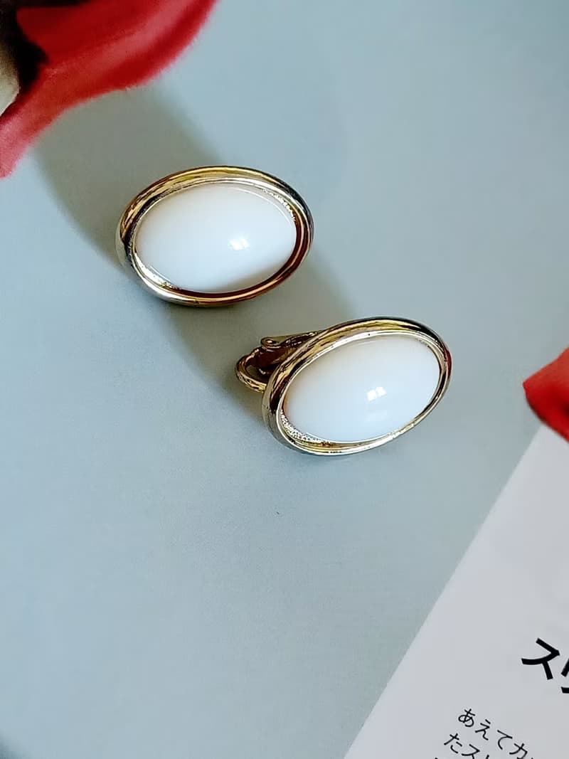 vintage jewelry SARAH COV 氣質橢圓白色賽珞珞 夾式耳環
