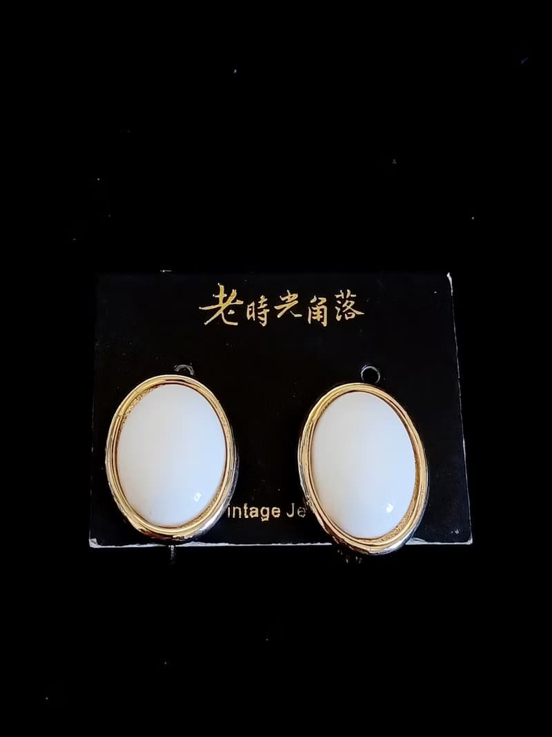 vintage jewelry SARAH COV 氣質橢圓白色賽珞珞 夾式耳環