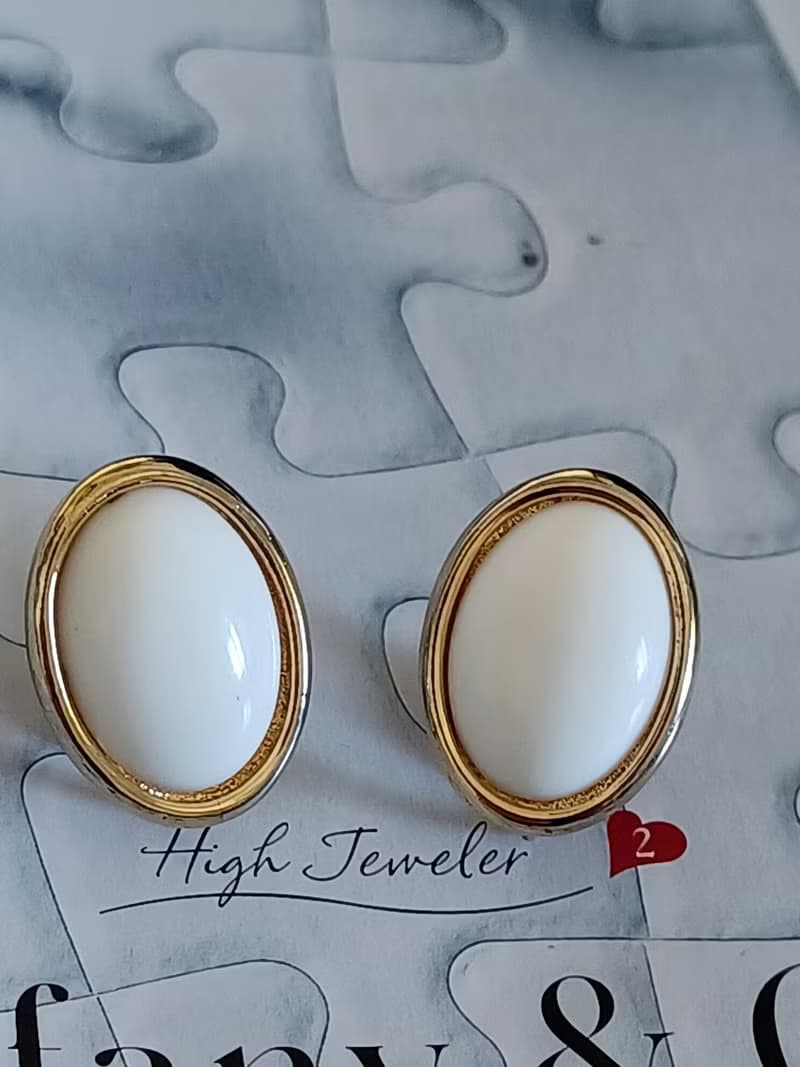 vintage jewelry SARAH COV 氣質橢圓白色賽珞珞 夾式耳環