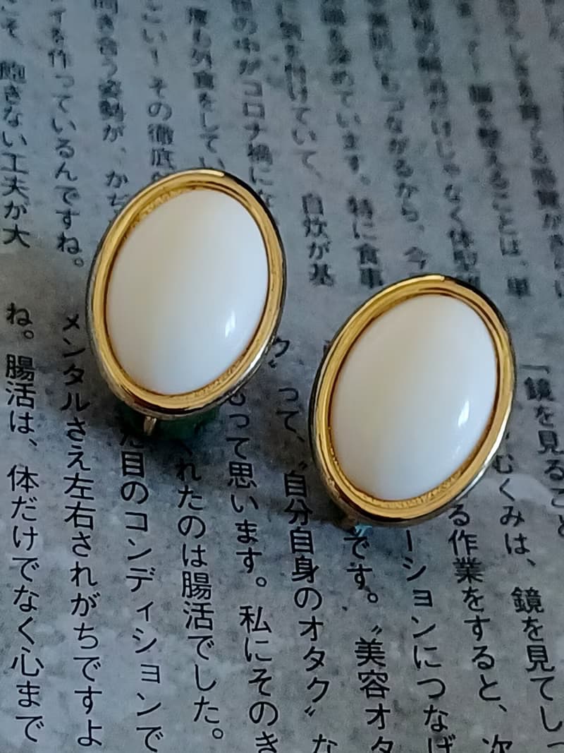 vintage jewelry SARAH COV 氣質橢圓白色賽珞珞 夾式耳環