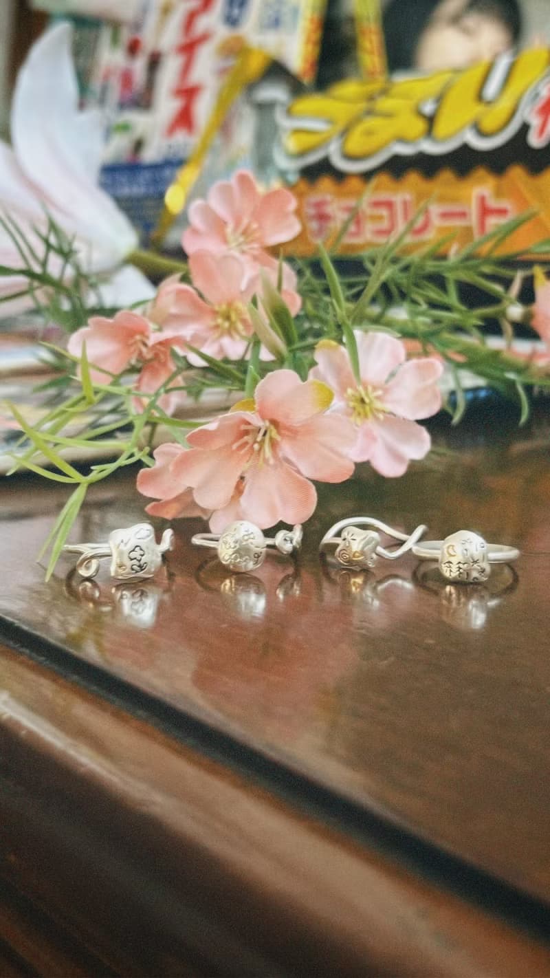 Tiny cute pebbles ring