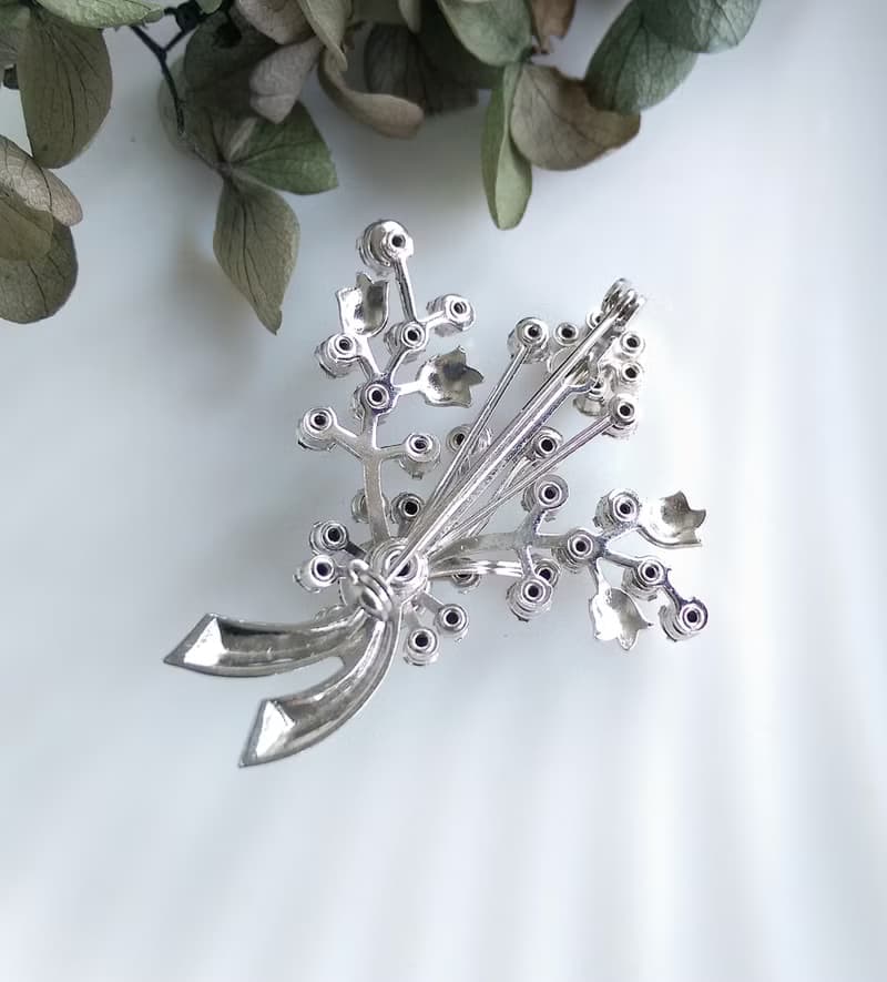 【西洋古董飾品】銀色調 立體 白萊茵鑽 花束 氣質 別針