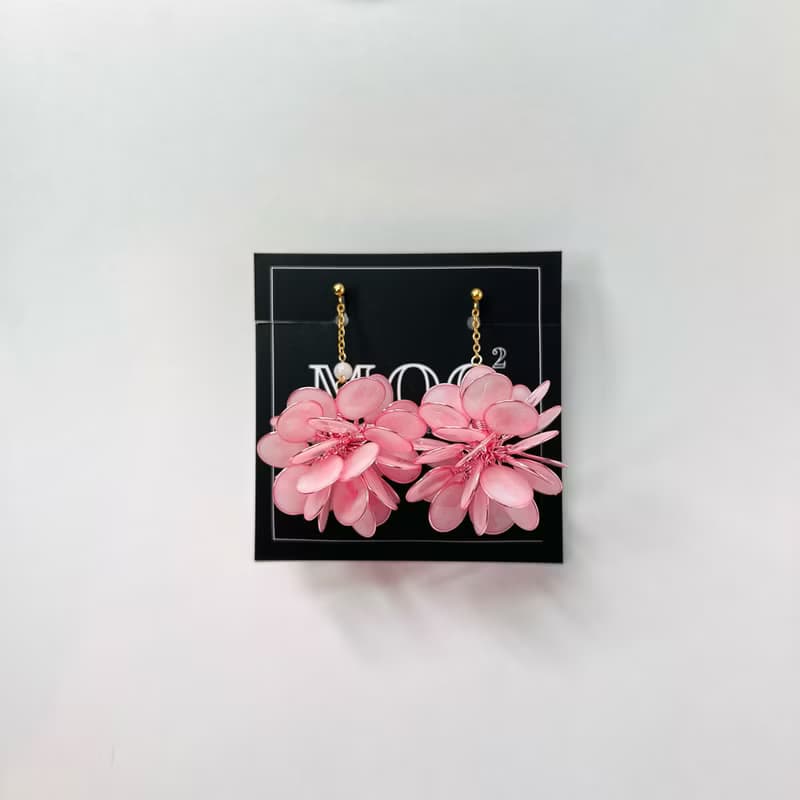 粉粉花球耳環