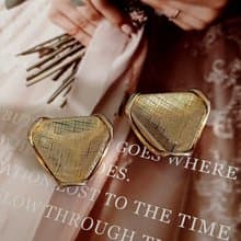 vintage jewelry  古董淡金色網格夾式耳環