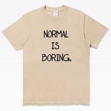 Normal is Boring 中性短袖T恤 卡其色 文字禮物文青夏日穿搭快速