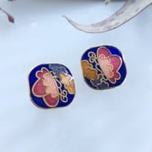 【西洋古董飾品 】早期台灣製 景泰藍-小巧 藍底 方蝶花 針式耳環
