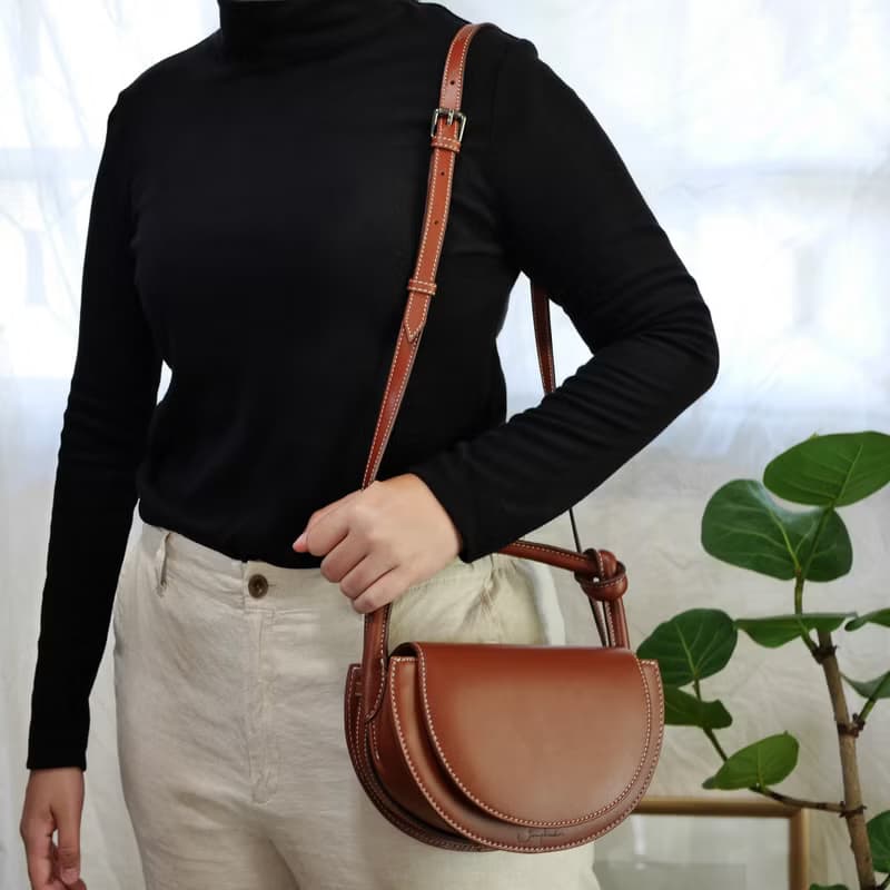 半月包斜背包 Eve Flap Bag 真皮包/ Espresso Brown