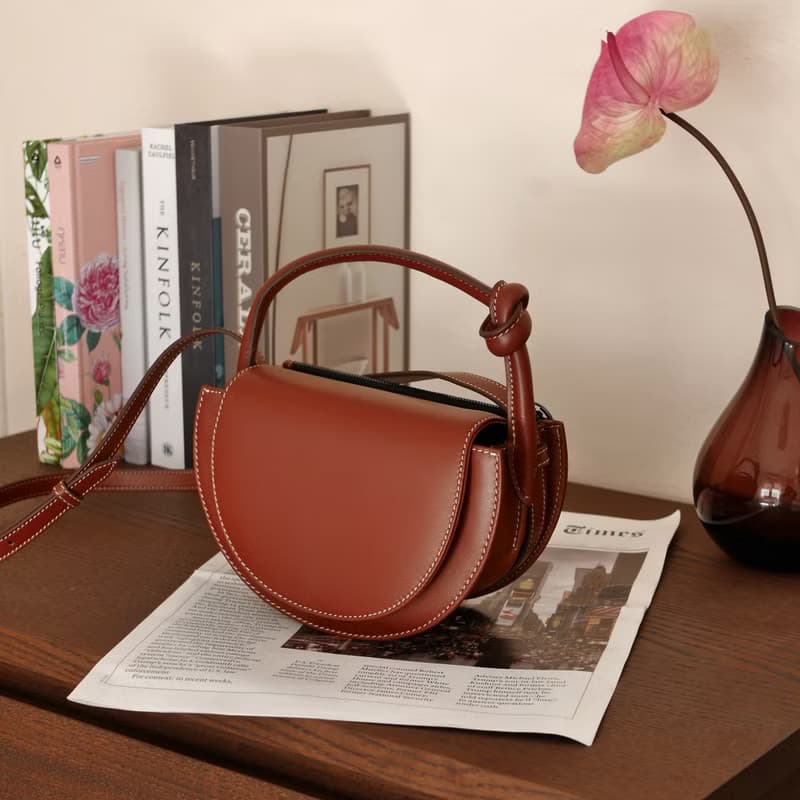 半月包斜背包 Eve Flap Bag 真皮包/ Espresso Brown