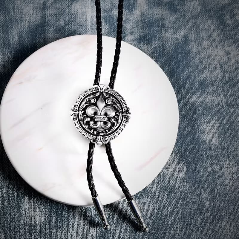 典藏鳶尾花 保羅領帶 Bolo Tie 真皮 皮革項鍊 皮繩領帶 長項鍊