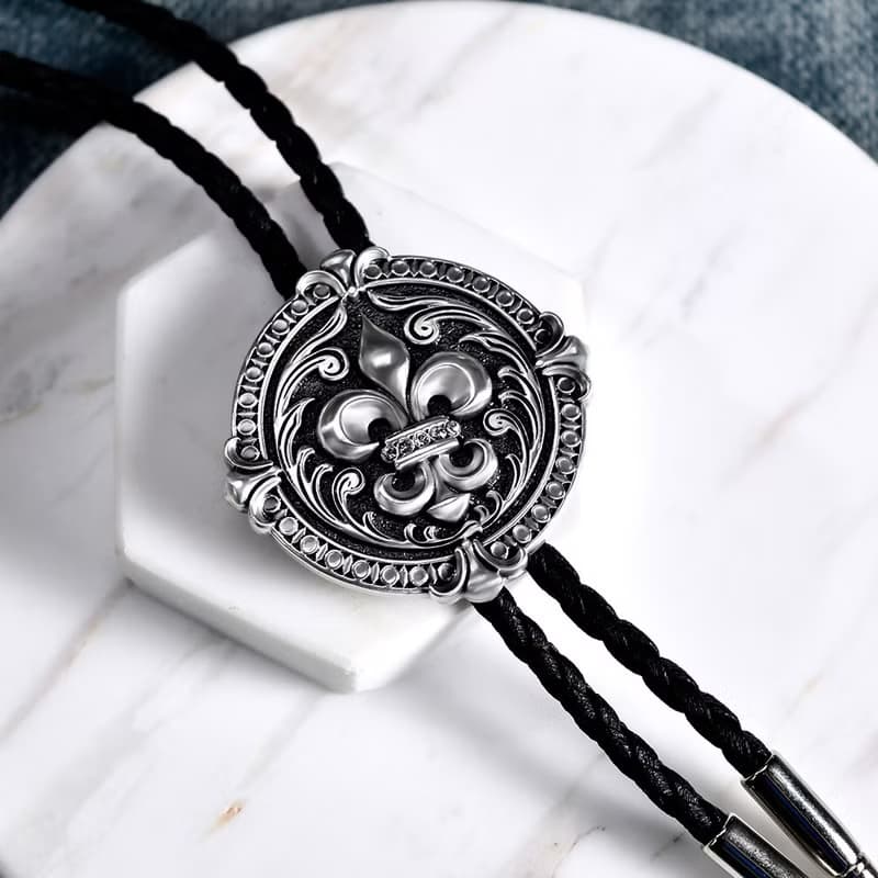 典藏鳶尾花 保羅領帶 Bolo Tie 真皮 皮革項鍊 皮繩領帶 長項鍊