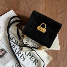 Ferragamo麂皮斜孭袋