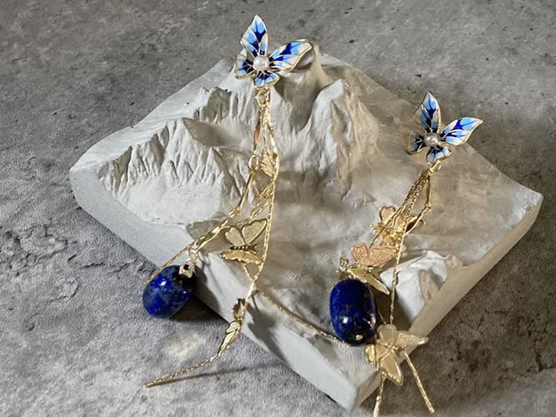 【景泰藍蝴蝶。耳針】青金石、燒藍、注14k金|單品保證